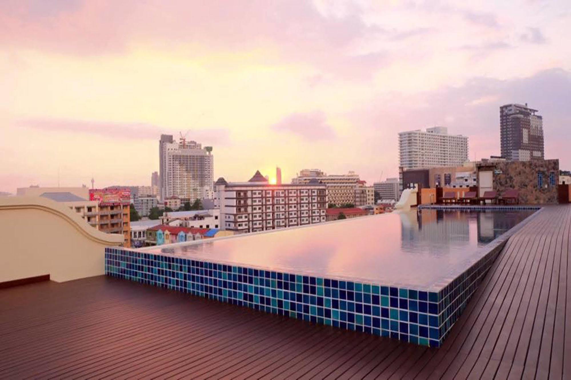 D Hotel Pattaya Exterior photo