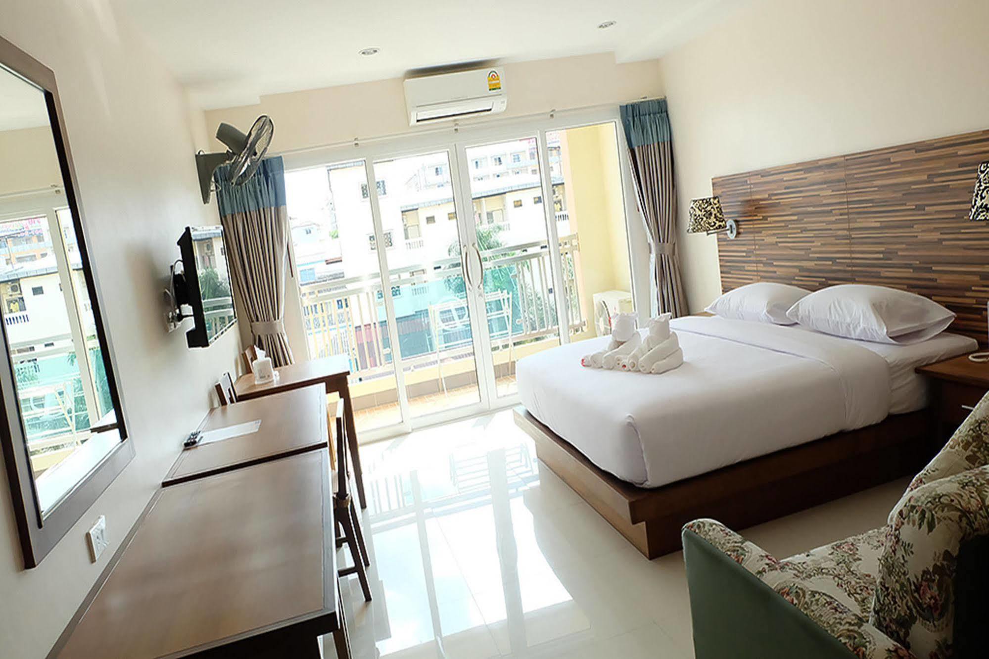 D Hotel Pattaya Exterior photo