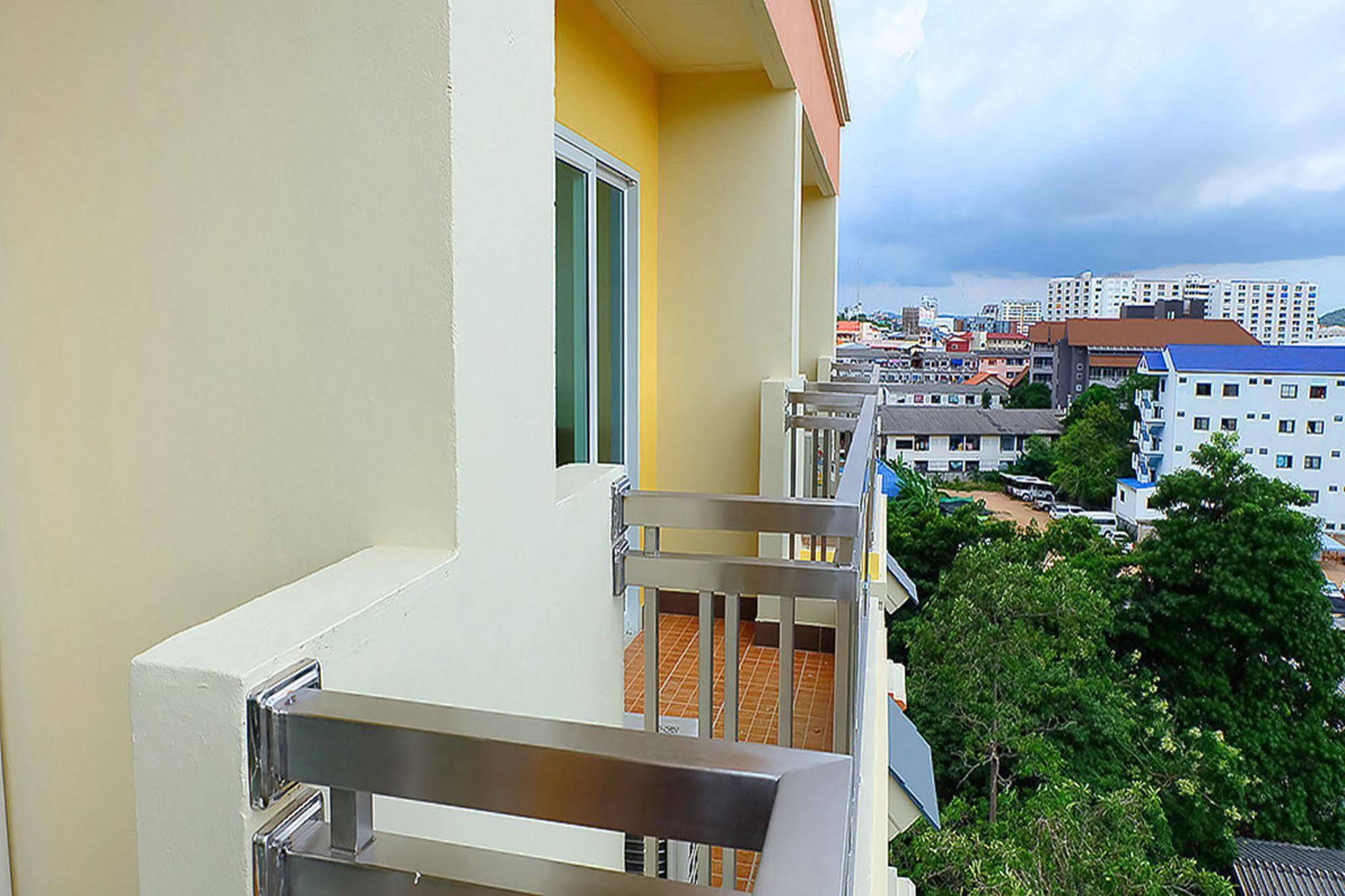 D Hotel Pattaya Exterior photo